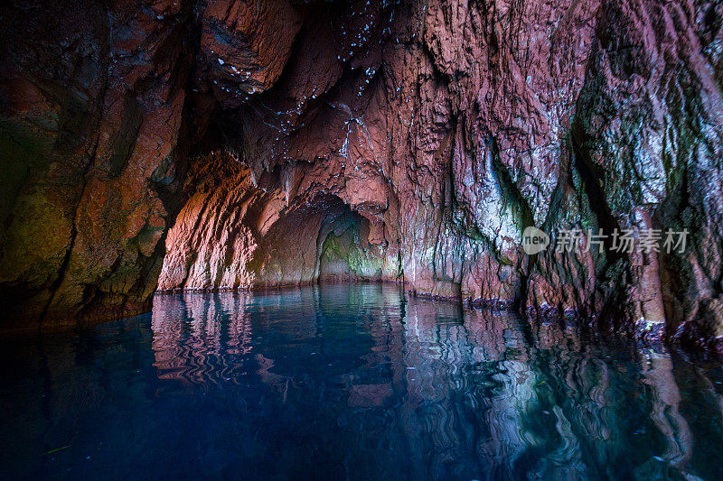 Calanches de Piana，洞穴